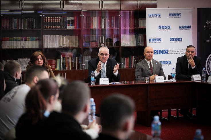 Ambassador Holtzapple addresses students of Banja Luka University 