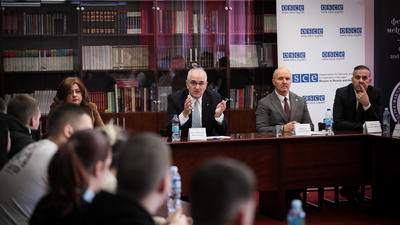 Ambassador Holtzapple addresses students of Banja Luka University 